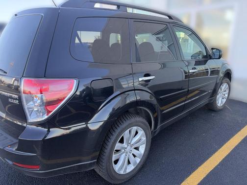 Obsidian Black Pearl 2013 Subaru Forester 2.5X Premium