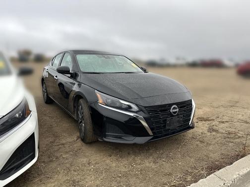 Black 2025 Nissan Altima SV