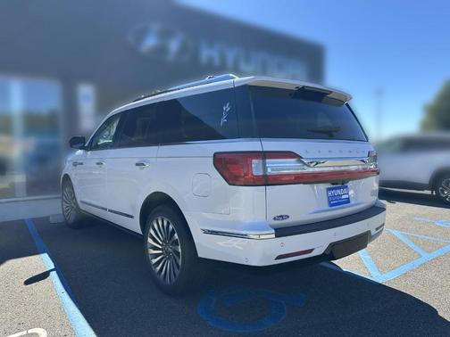 White Platinum Clearcoat Metallic 2019 Lincoln Navigator Reserve