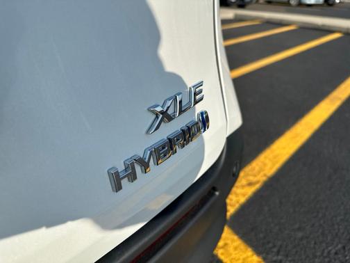 Pearl 2022 Toyota Sienna XLE