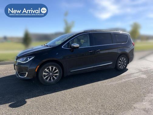 Brilliant Black Crystal Pearlcoat 2020 Chrysler Pacifica Hybrid Limited