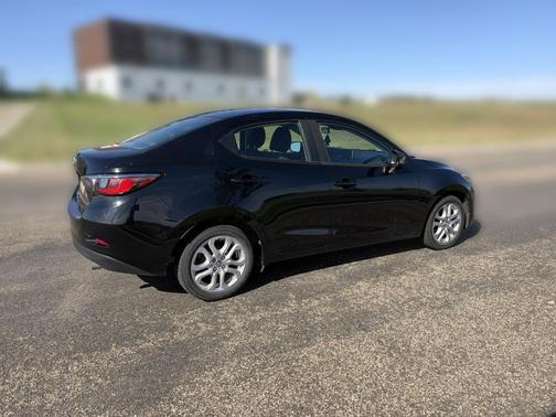 Stealth 2018 Toyota Yaris iA Base