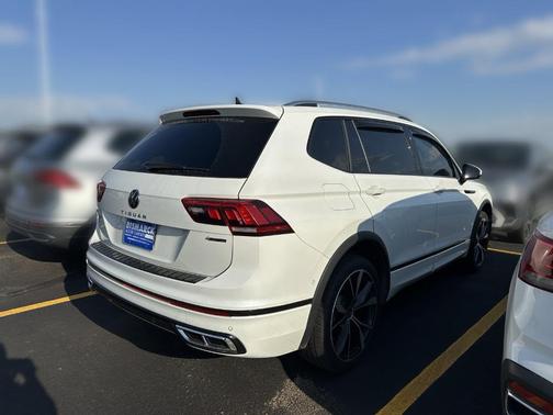 Opal White Pearl Effect 2024 Volkswagen Tiguan 2.0T SEL R-Line