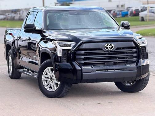 Midnight Black Metallic 2022 Toyota Tundra SR5