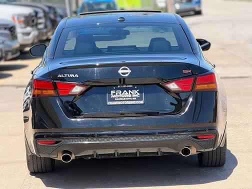 Super Black 2023 Nissan Altima SR FWD