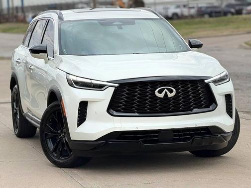 Majestic White 2025 INFINITI QX60 Luxe