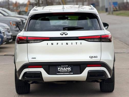Majestic White 2025 INFINITI QX60 Luxe