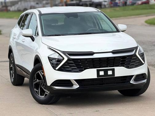 Snow White Pearl 2024 Kia Sportage LX