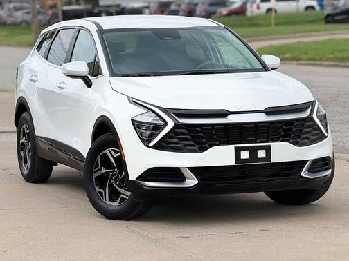 Snow White Pearl 2024 Kia Sportage LX