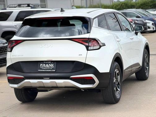 Snow White Pearl 2024 Kia Sportage LX