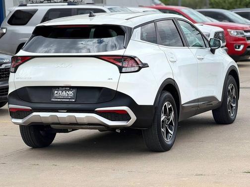 Snow White Pearl 2024 Kia Sportage LX
