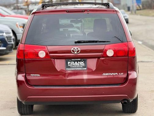 2010 Toyota Sienna LE