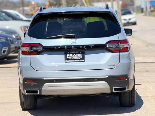 Sonic Gray Pearl 2025 Honda Pilot Elite