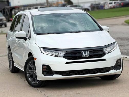 Platinum White Pearl 2026 Honda Odyssey Touring