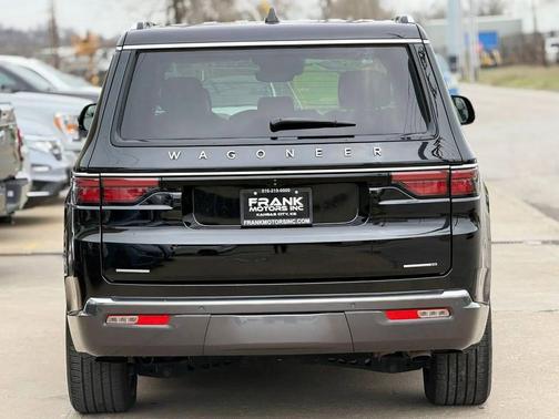 Diamond Black Crystal Pearlcoat 2022 Jeep Wagoneer Series II 4x4