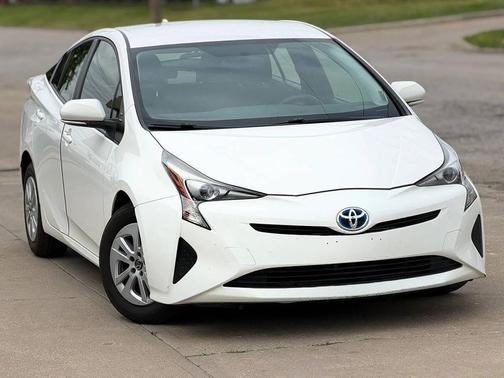 White 2016 Toyota Prius Two
