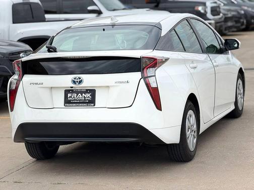 White 2016 Toyota Prius Two