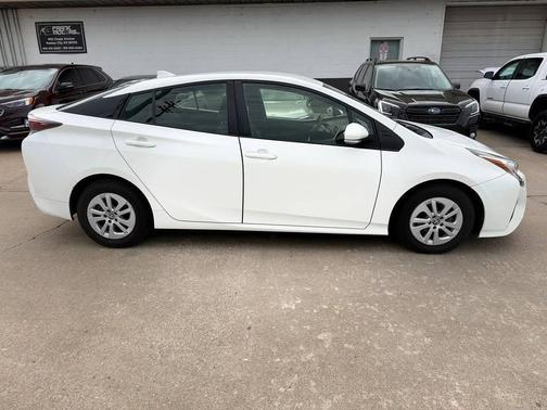 White 2016 Toyota Prius Two