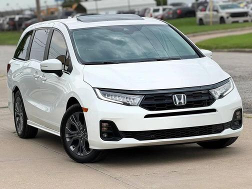 Platinum White Pearl 2026 Honda Odyssey Touring