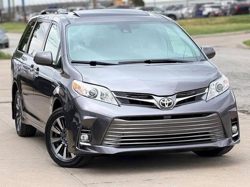 Predawn Gray Mica 2018 Toyota Sienna XLE