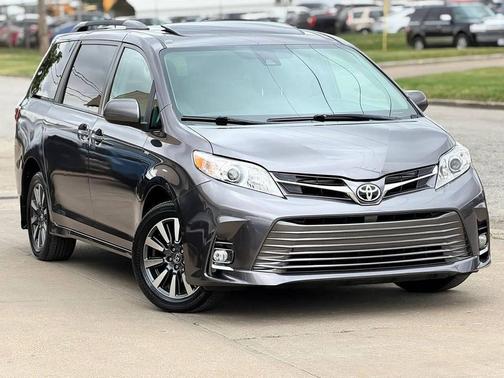 Predawn Gray Mica 2018 Toyota Sienna XLE