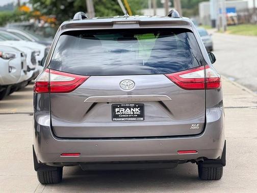 Predawn Gray Mica 2018 Toyota Sienna XLE