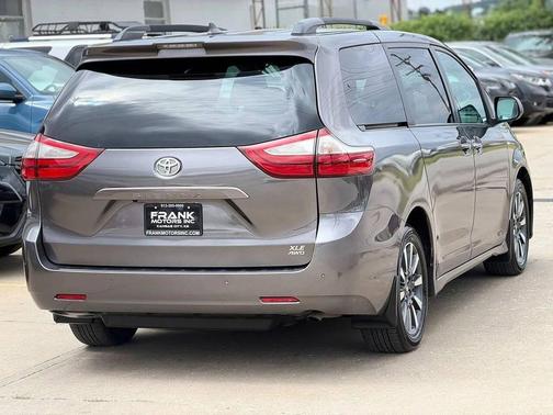 Predawn Gray Mica 2018 Toyota Sienna XLE