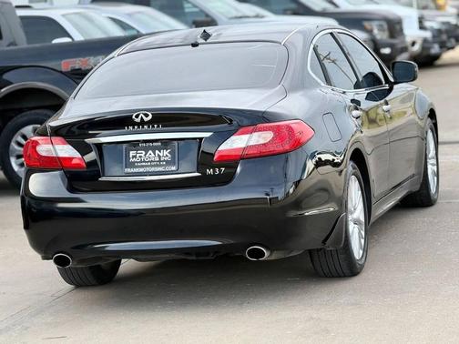 Black 2012 INFINITI M37 Base