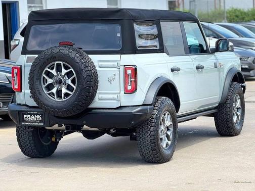 Cactus Gray 2024 Ford Bronco Badlands
