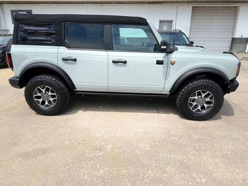 Cactus Gray 2024 Ford Bronco Badlands