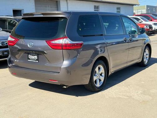 2017 Toyota Sienna SE
