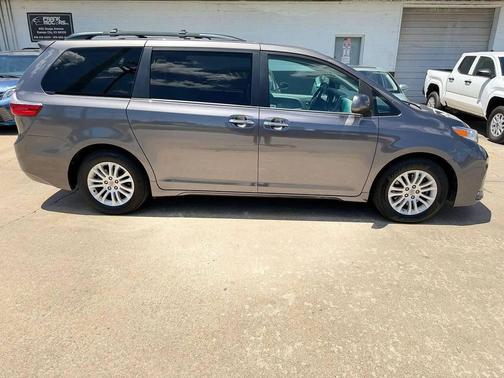 Predawn Gray Mica 2017 Toyota Sienna XLE