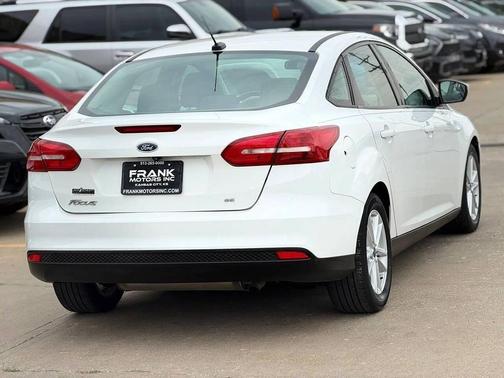 Oxford White 2017 Ford Focus SE