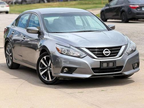 Gun Metallic 2017 Nissan Altima 2.5 SR