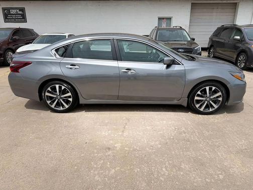 Gun Metallic 2017 Nissan Altima 2.5 SR