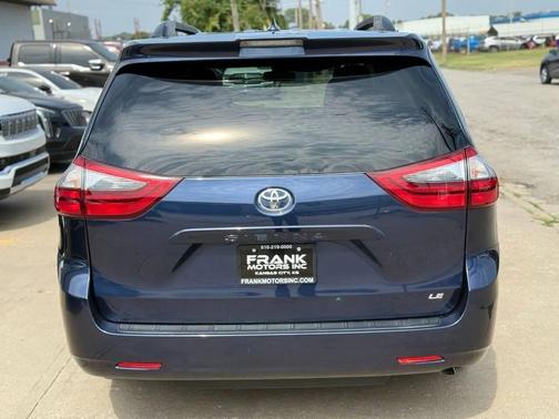 2020 Toyota Sienna LE
