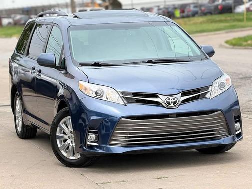 Blue 2017 Toyota Sienna XLE Premium