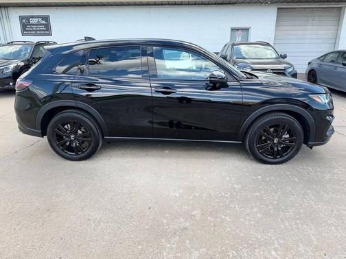 Crystal Black Pearl 2026 Honda HR-V AWD Sport