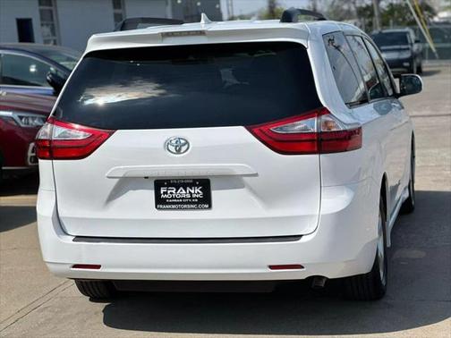 2018 Toyota Sienna LE