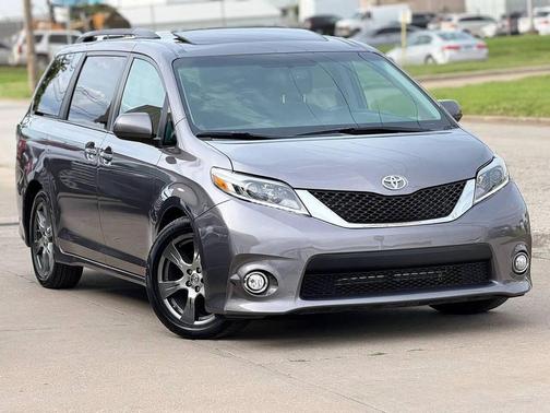 Predawn Gray Mica 2017 Toyota Sienna SE Premium