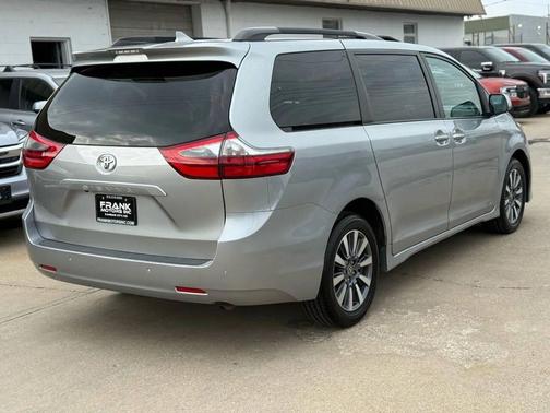 2020 Toyota Sienna XLE Premium