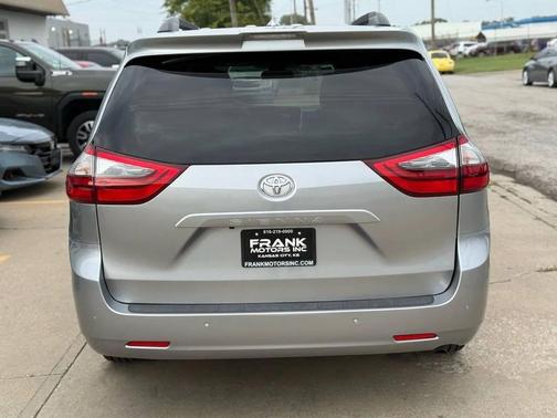 2020 Toyota Sienna XLE Premium