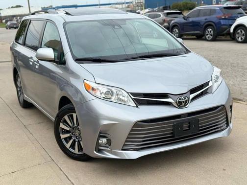 2020 Toyota Sienna XLE Premium