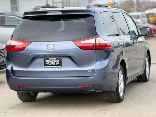 2017 Toyota Sienna LE