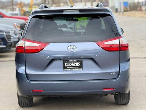 2017 Toyota Sienna LE