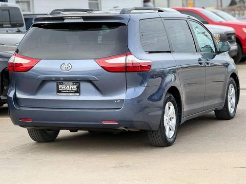 2017 Toyota Sienna LE
