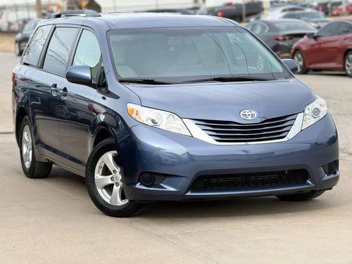 2017 Toyota Sienna LE