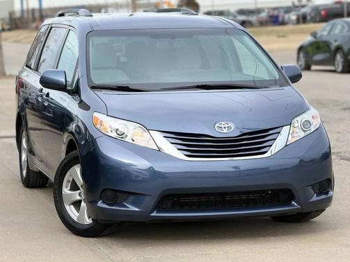 2017 Toyota Sienna LE