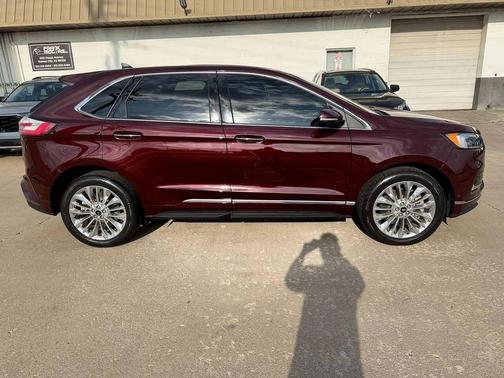 Burgundy Velvet Metallic Tinted Clearcoat 2024 Ford Edge Titanium