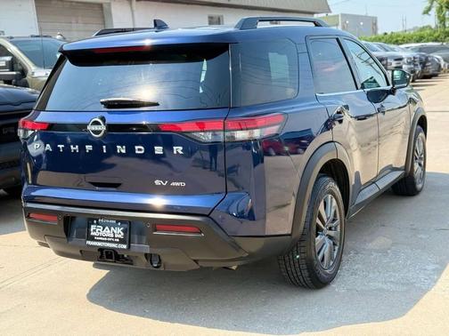 2022 Nissan Pathfinder SV 4WD